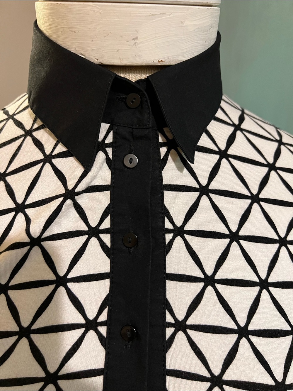 Anne Fontaine Sz 40 Shirt Geometric White W/ Contrast Crisp Cotton Black Collar - Picture 2 of 16